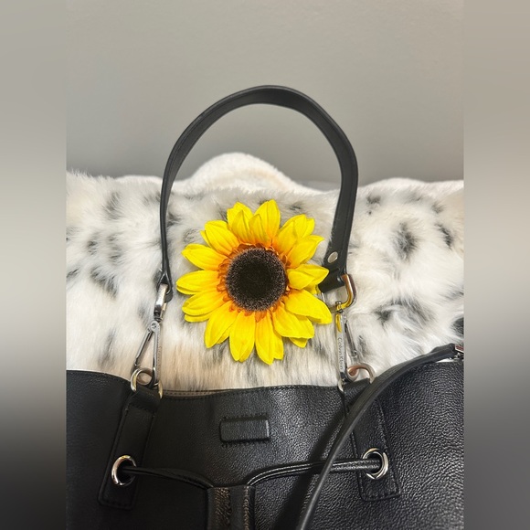 Calvin Klein Elegant Black Tote - Picture 4 of 9